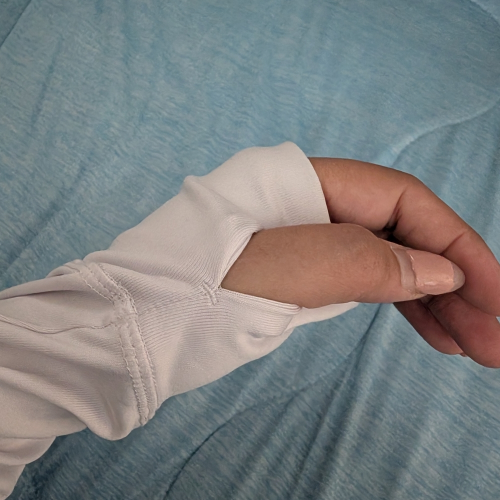 Roxy White Long Sleeve rash Guard - Picture 4 of 4